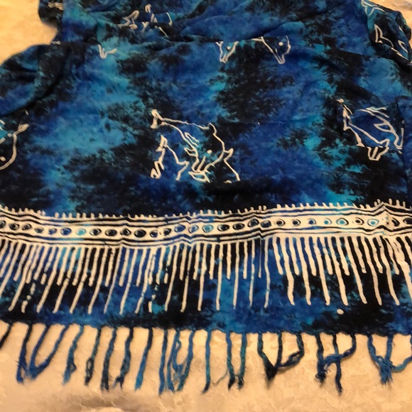 BATIK SCARF 43” x 64” BLUES WHITE DOLPHINS DRIP PATTERNS KNOTTED FRINGE - #070 - Picture 7 of 7